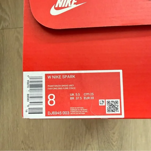 Nike Spark Women's Sneakers LIKE NEW - Picture 9 of 9